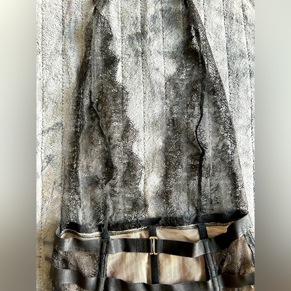 Victoria’s Secret Bra/Garter Lingerie piece RARE! - Picture 5 of 5